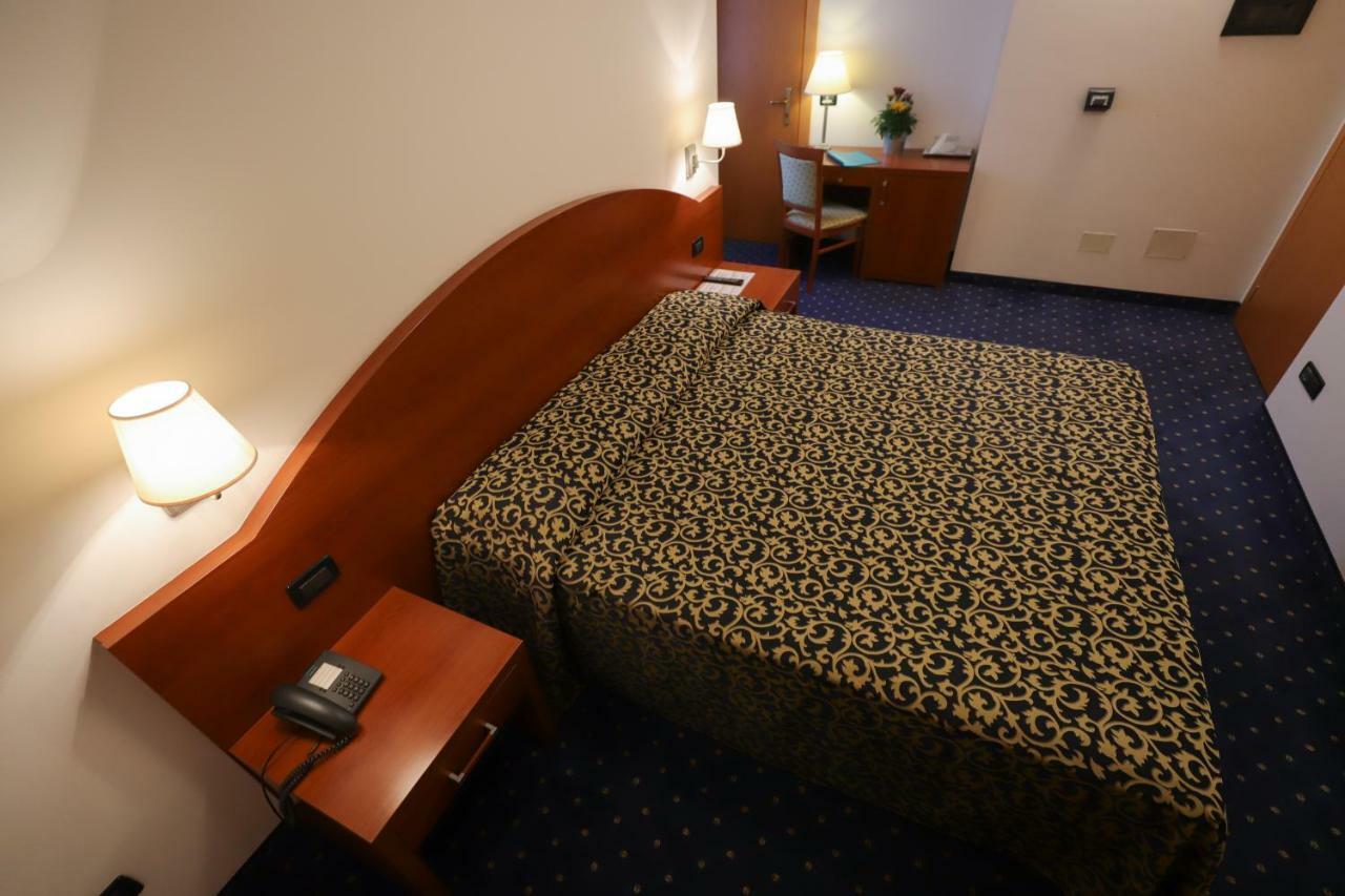Hotel Da Roberto ลาซีเซ ภายนอก รูปภาพ